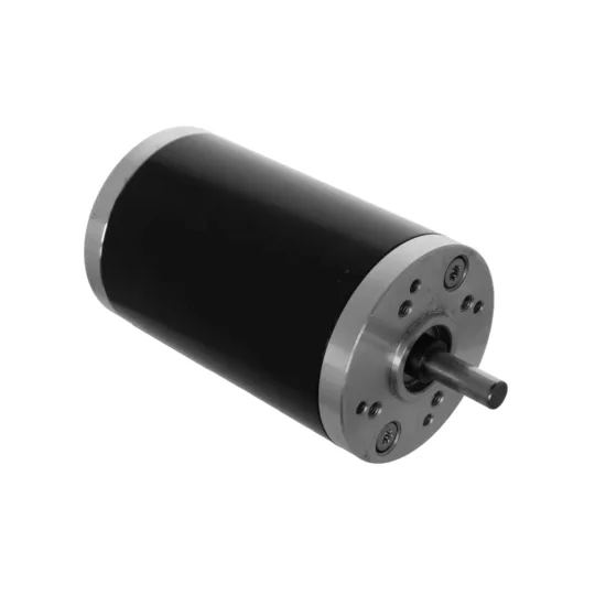 Schwarzer zylindrischer Elektromotor mit metallischer Welle, geeignet für industrielle Anwendungen.