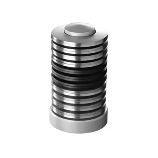 Zylindrischer Edelstahl-Türstopper mit schwarzen Gummiringen, rutschfeste Basis, geeignet für moderne Inneneinrichtung.